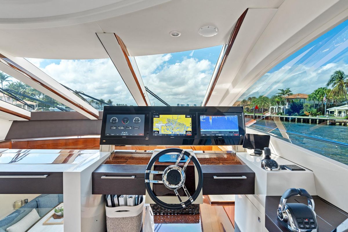 2010 Lazzara 78 