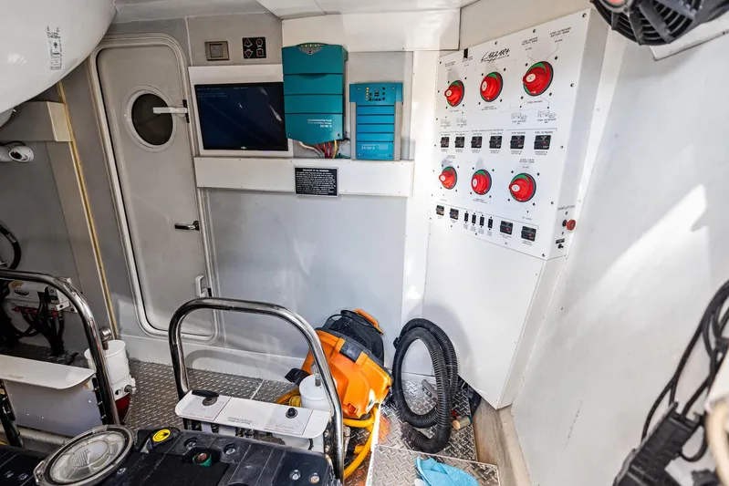 Liquid Asset Yacht Photos Pics 