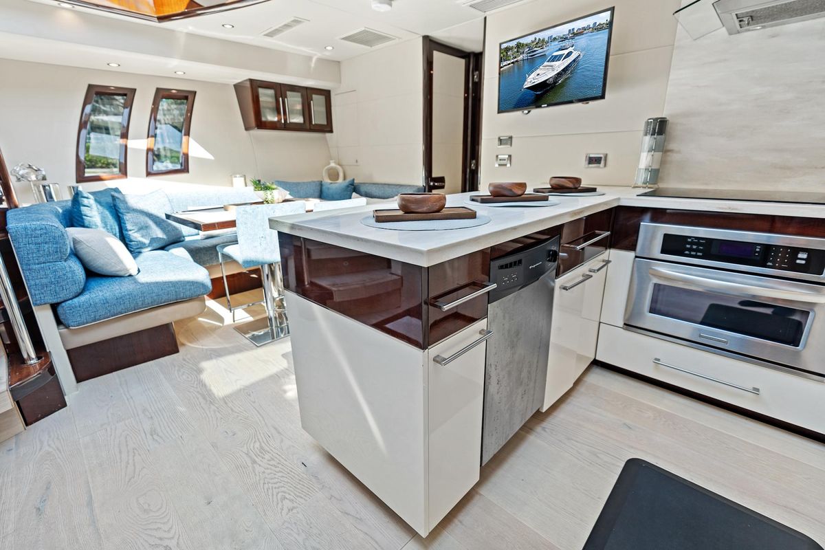 2010 Lazzara 78 