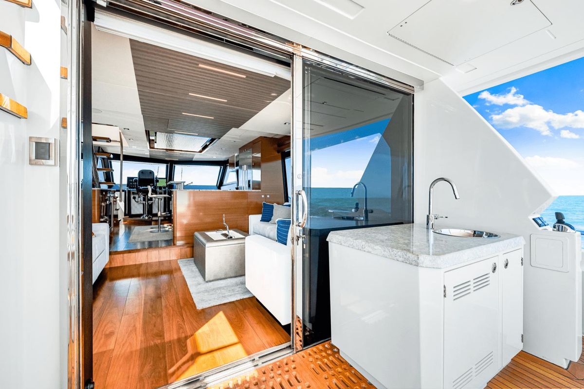 2018 Ocean Alexander 71 