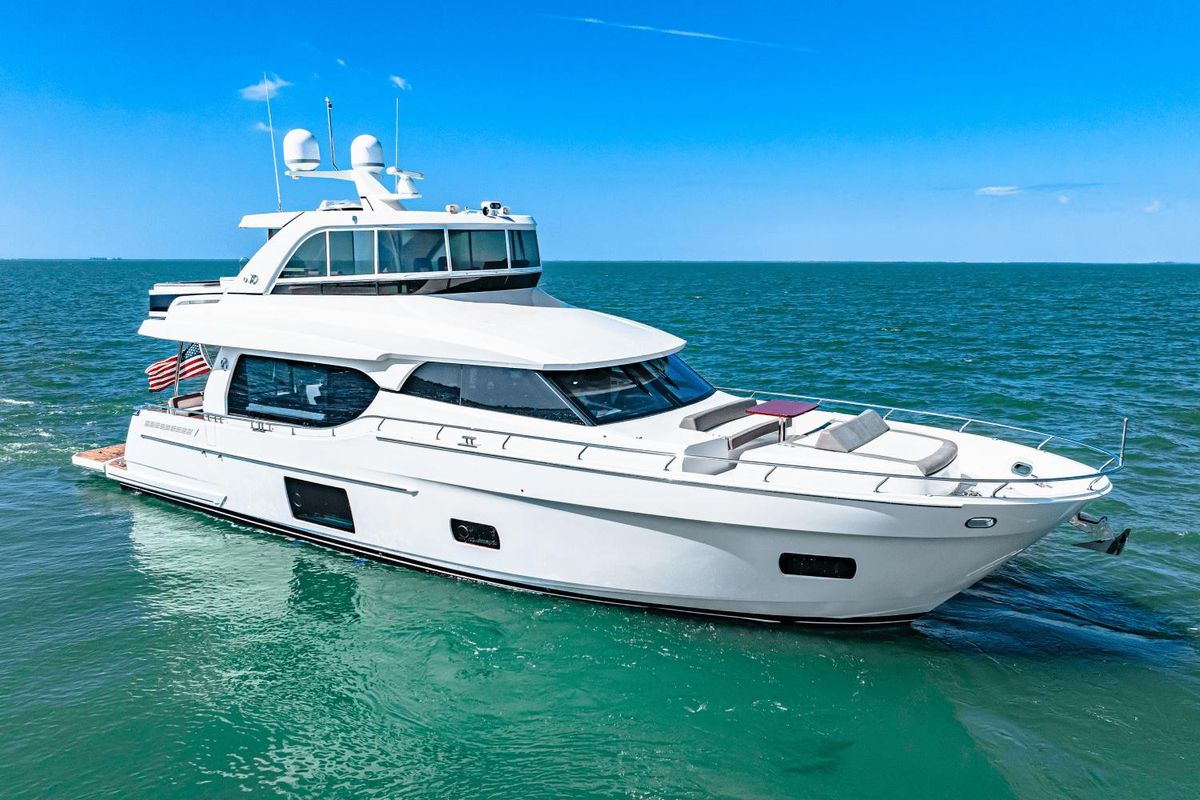 2018 Ocean Alexander 71 