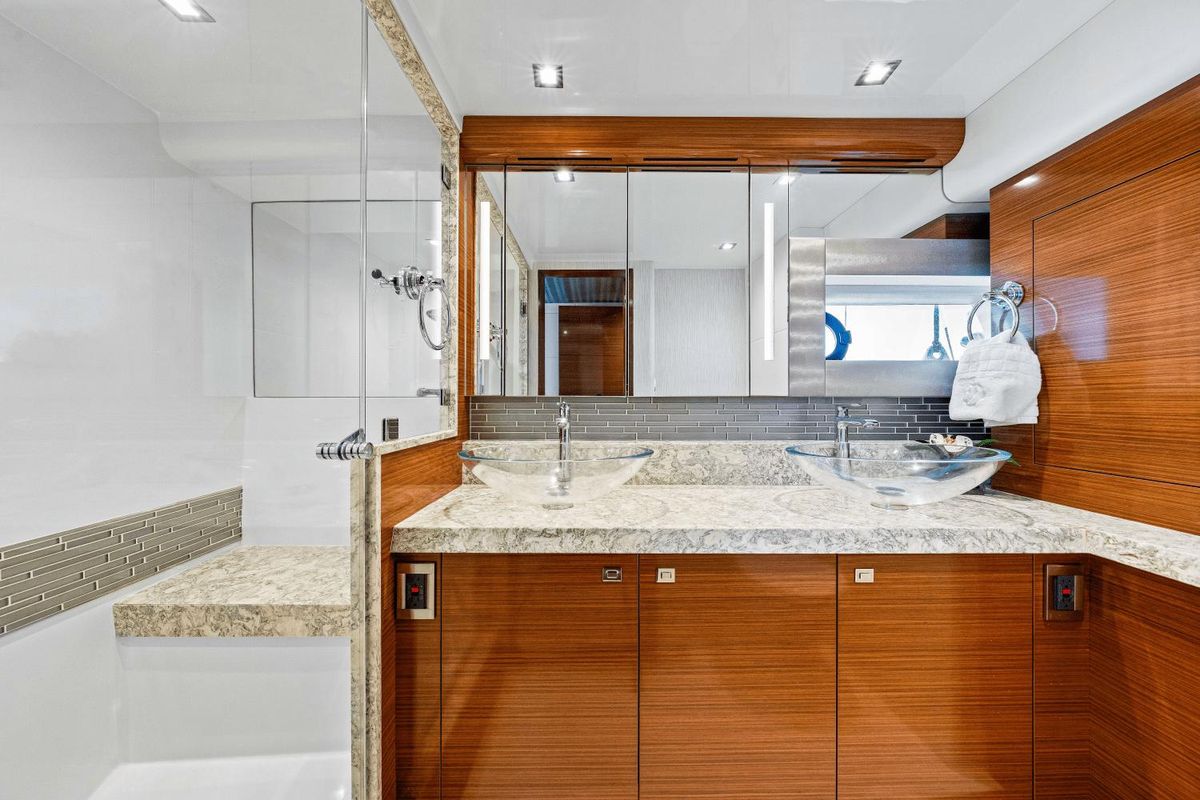 2018 Ocean Alexander 71 