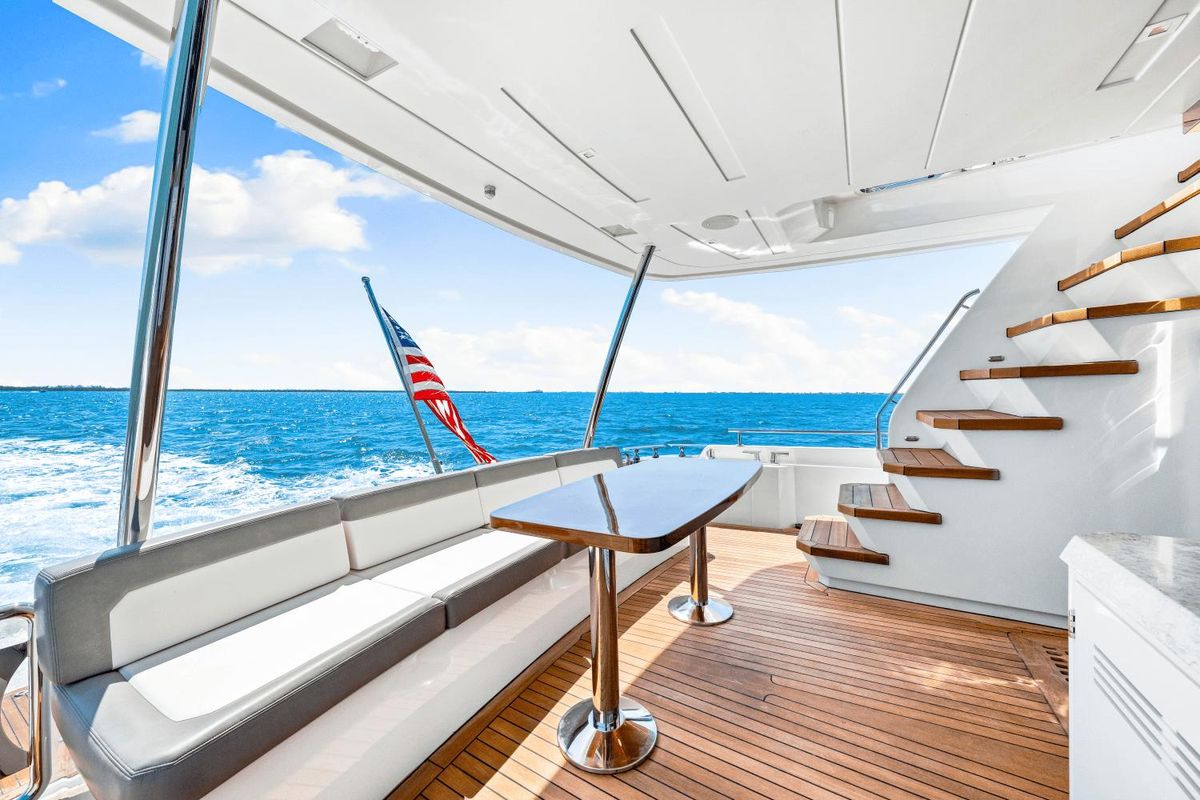2018 Ocean Alexander 71 
