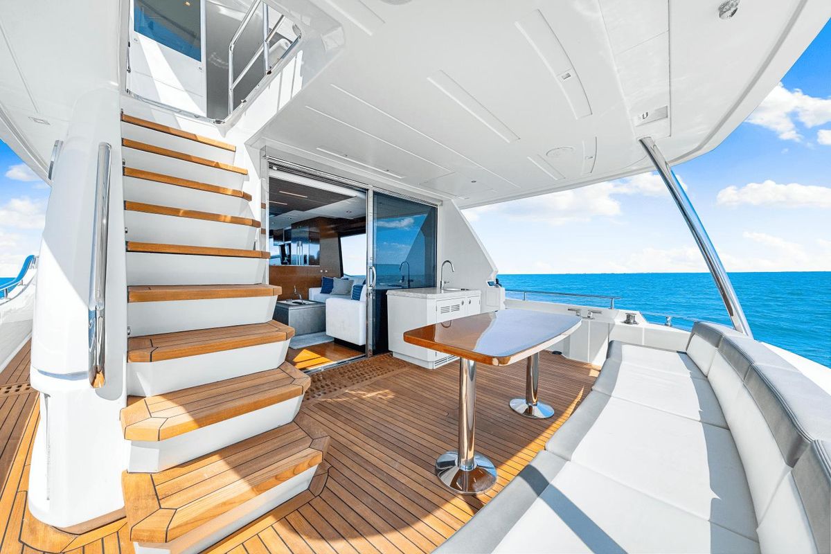 2018 Ocean Alexander 71 