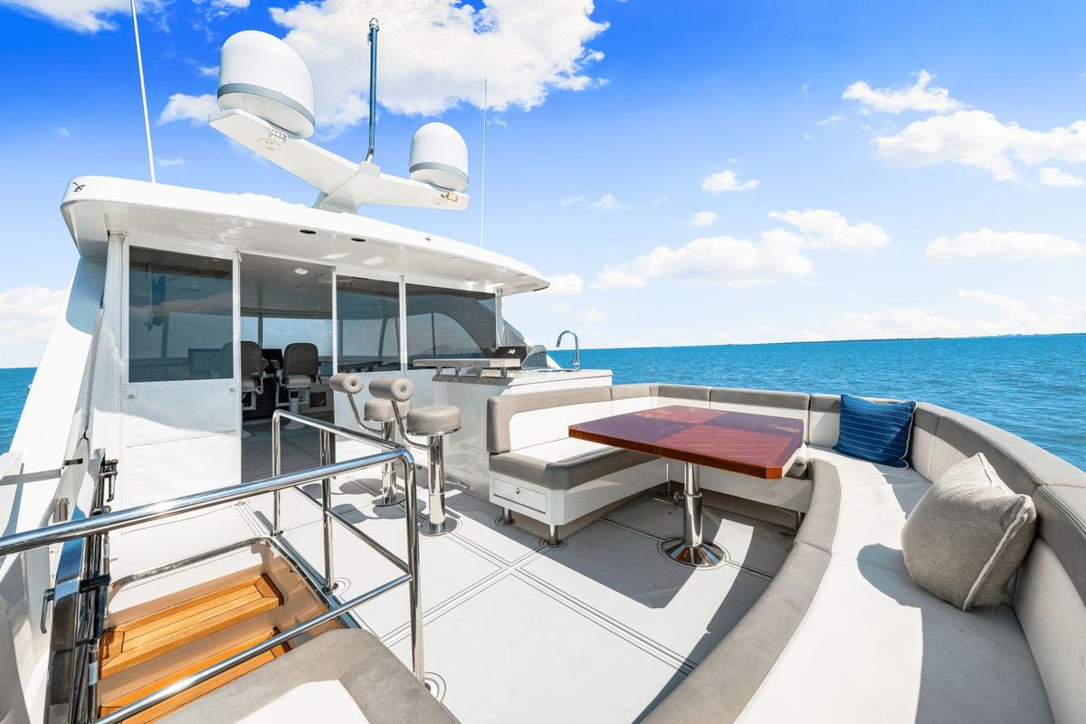 2018 Ocean Alexander 71 