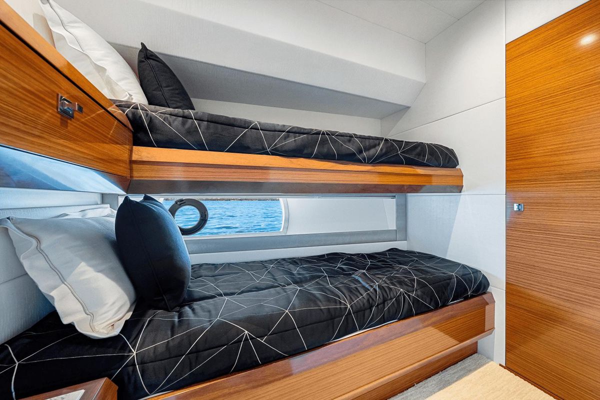 2018 Ocean Alexander 71 