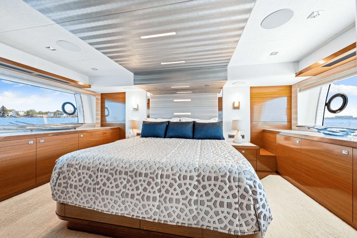 2018 Ocean Alexander 71 