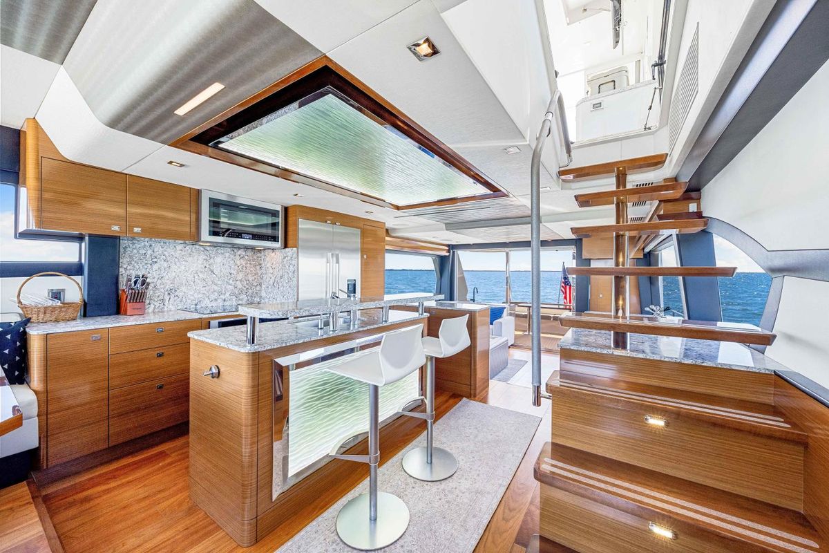 2018 Ocean Alexander 71 