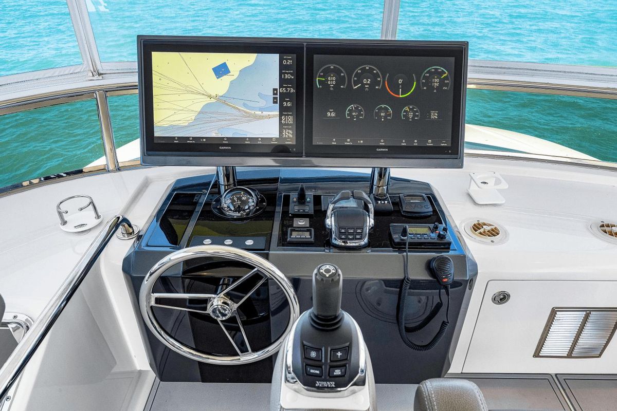 2018 Ocean Alexander 71 