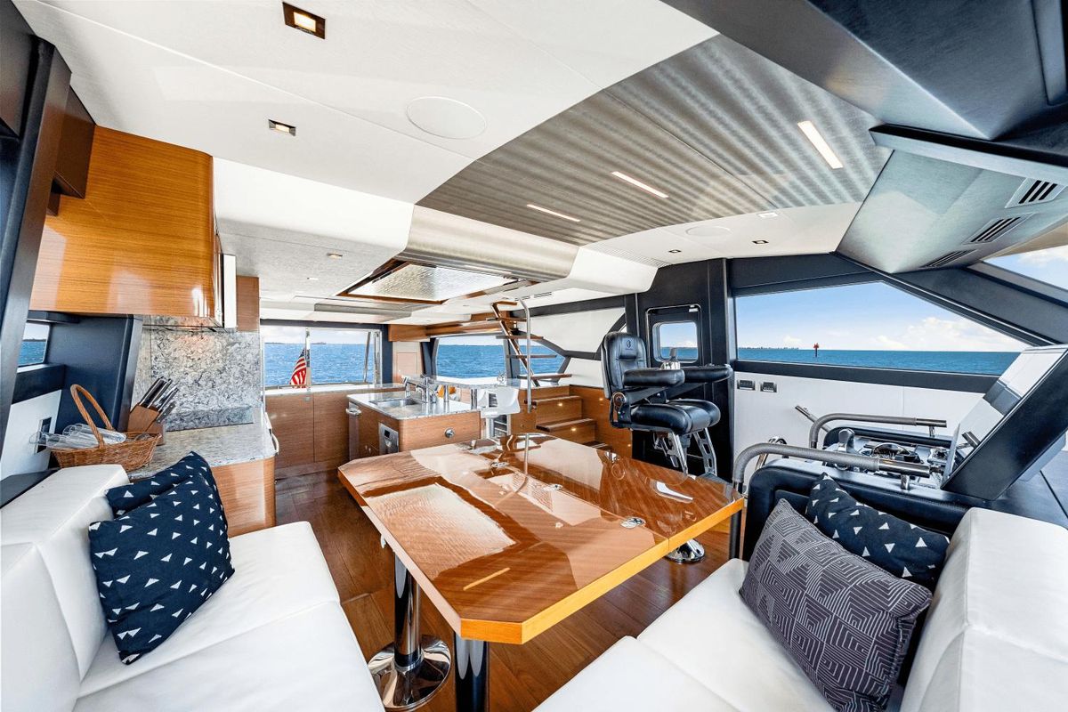 2018 Ocean Alexander 71 