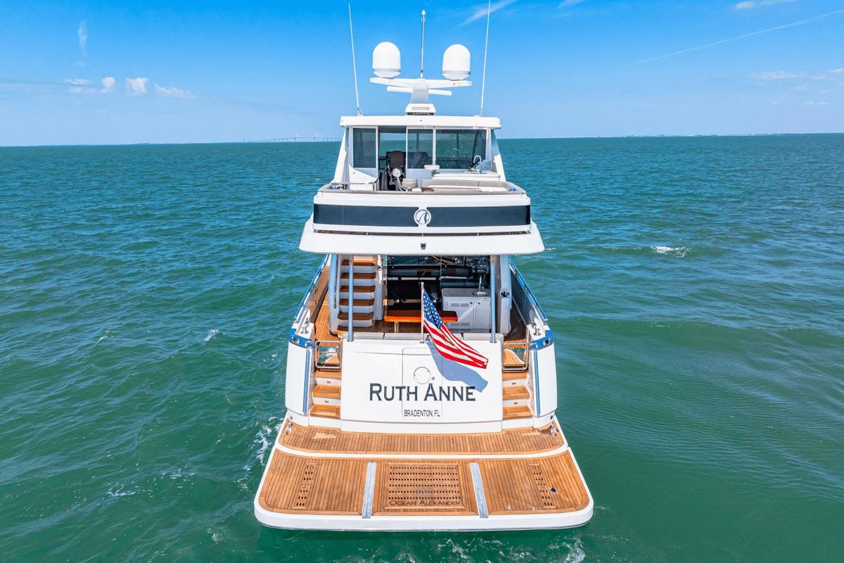 2018 Ocean Alexander 71 