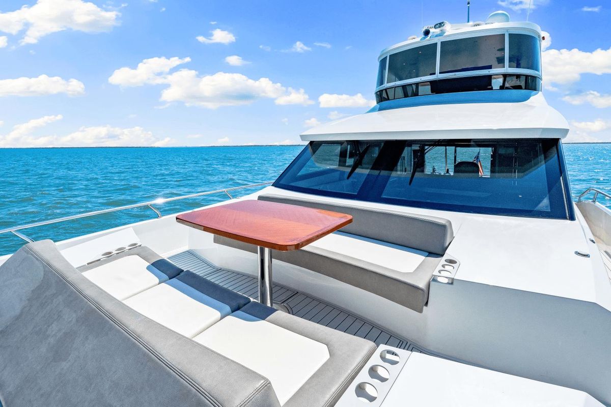2018 Ocean Alexander 71 