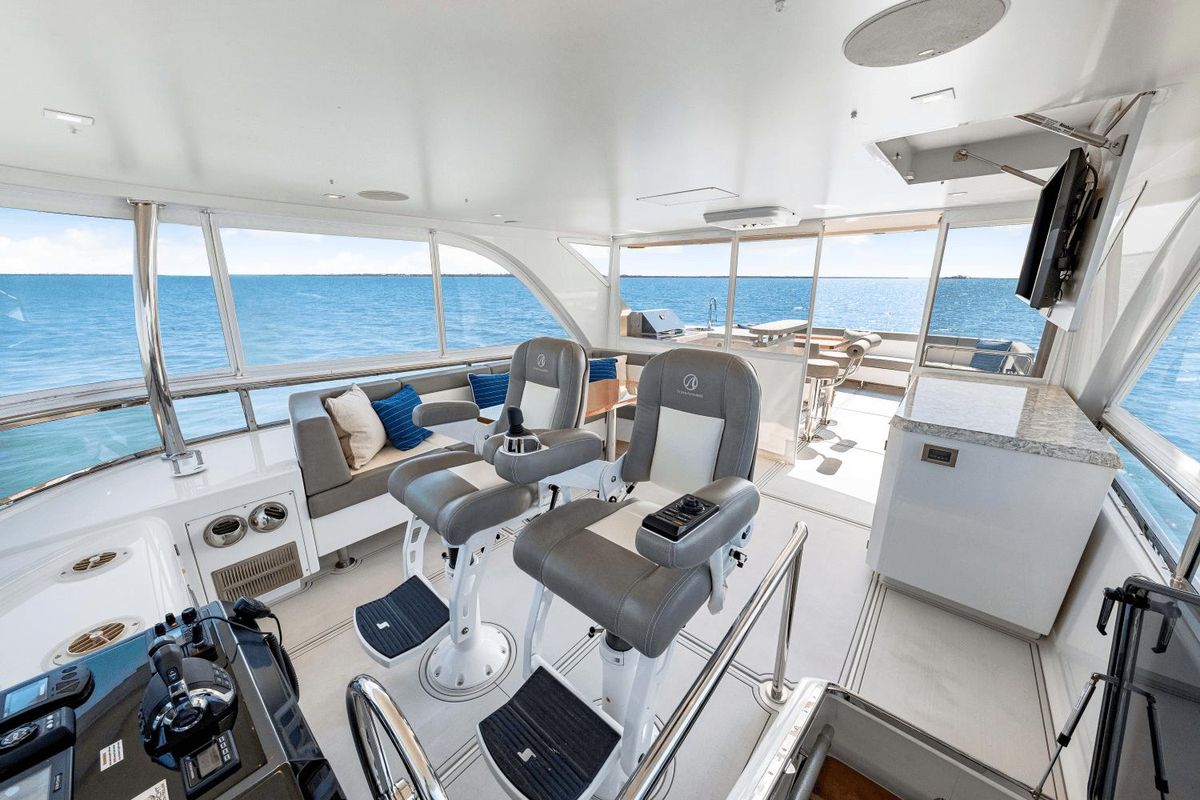 2018 Ocean Alexander 71 