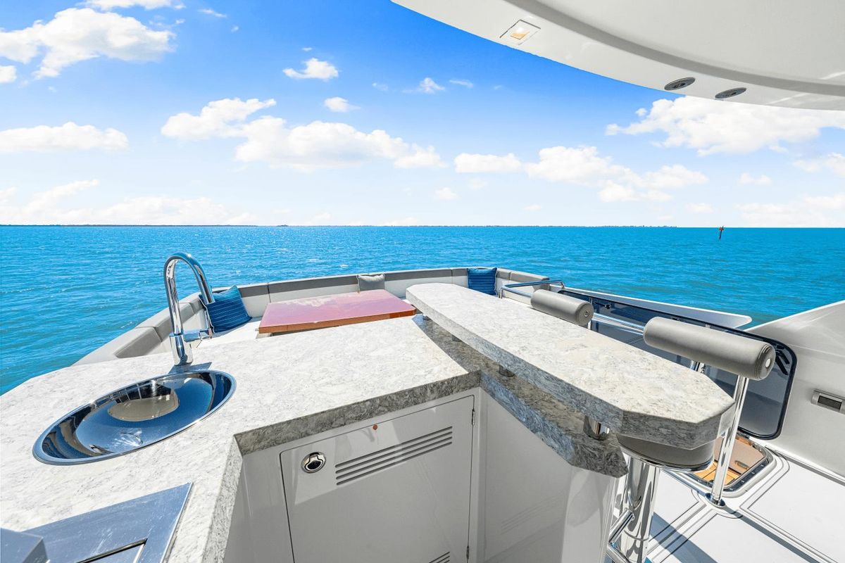 2018 Ocean Alexander 71 
