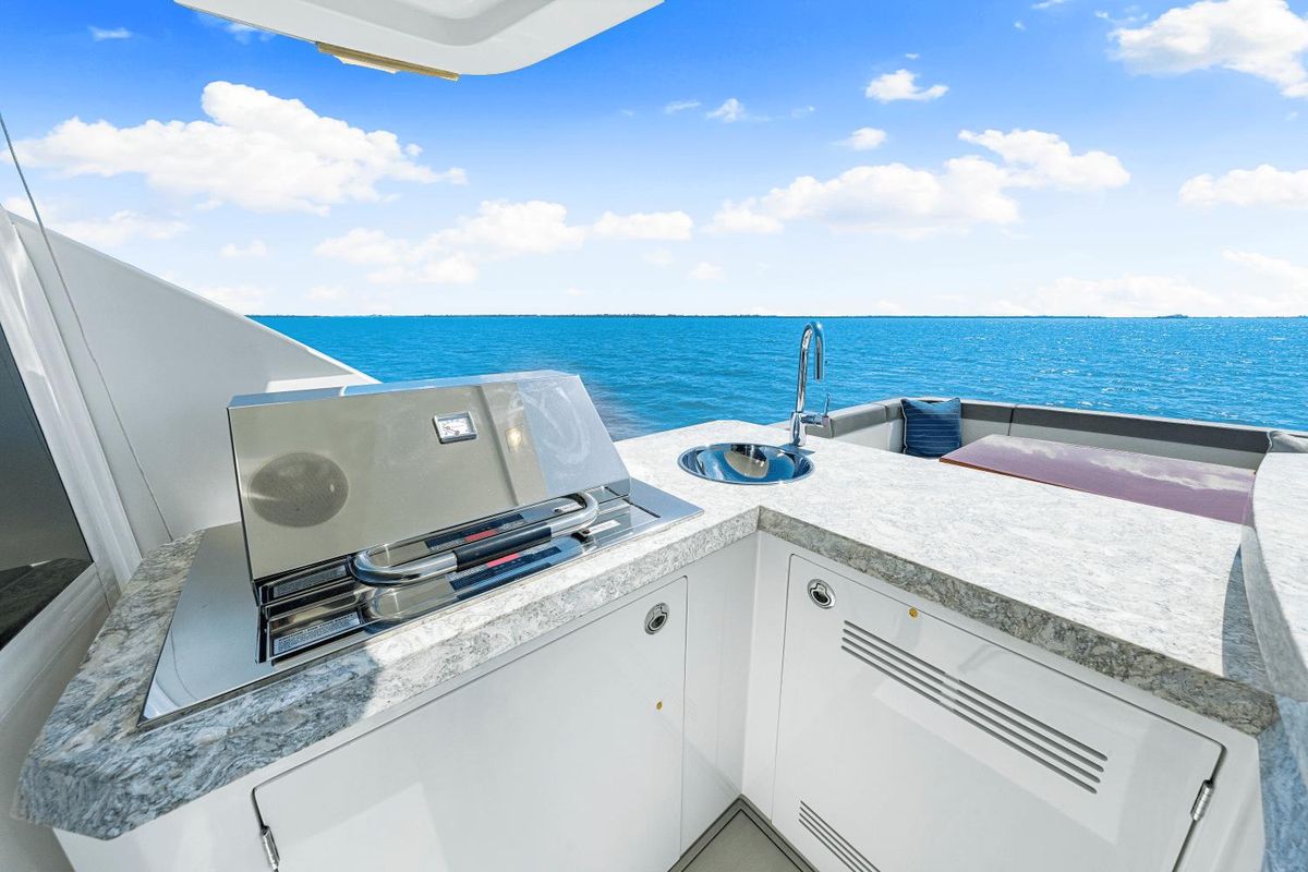 2018 Ocean Alexander 71 