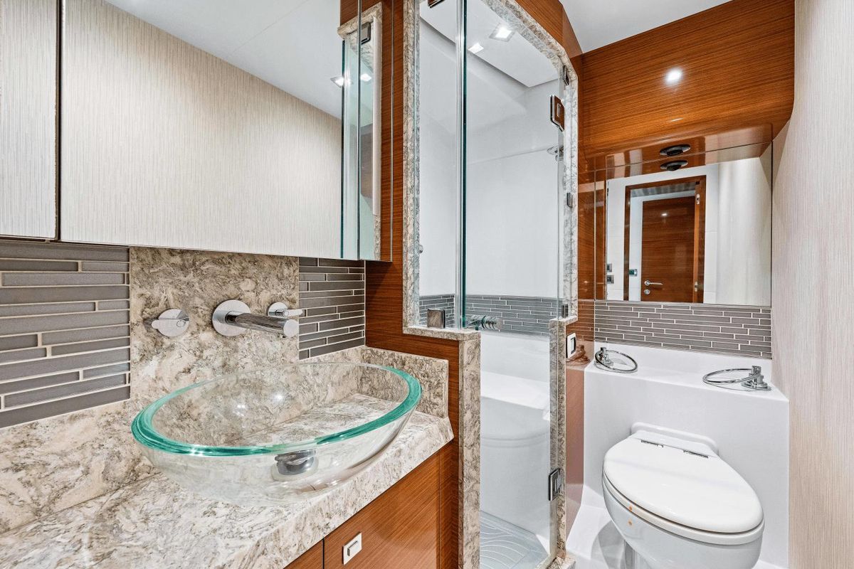 2018 Ocean Alexander 71 