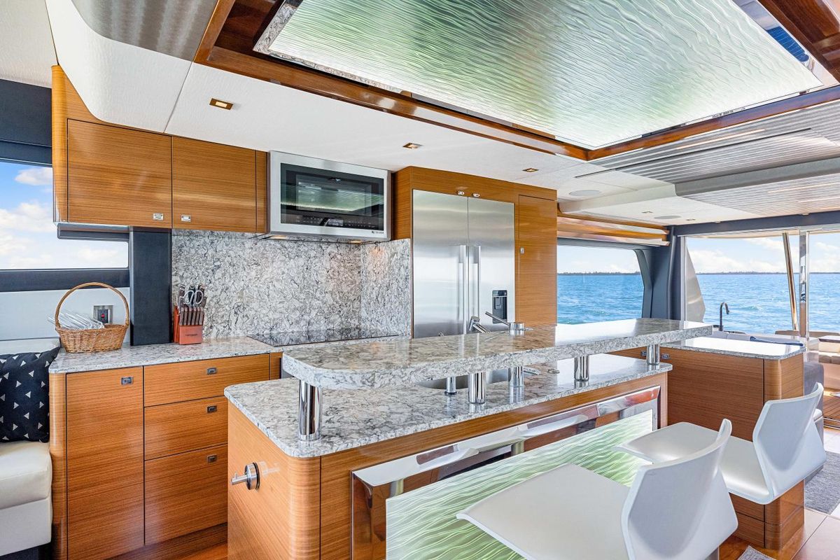 2018 Ocean Alexander 71 