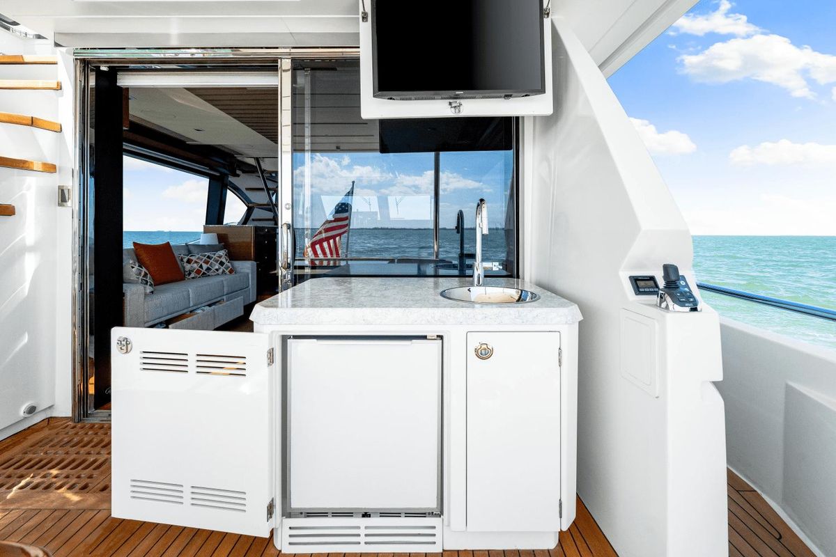 2018 Ocean Alexander 71 
