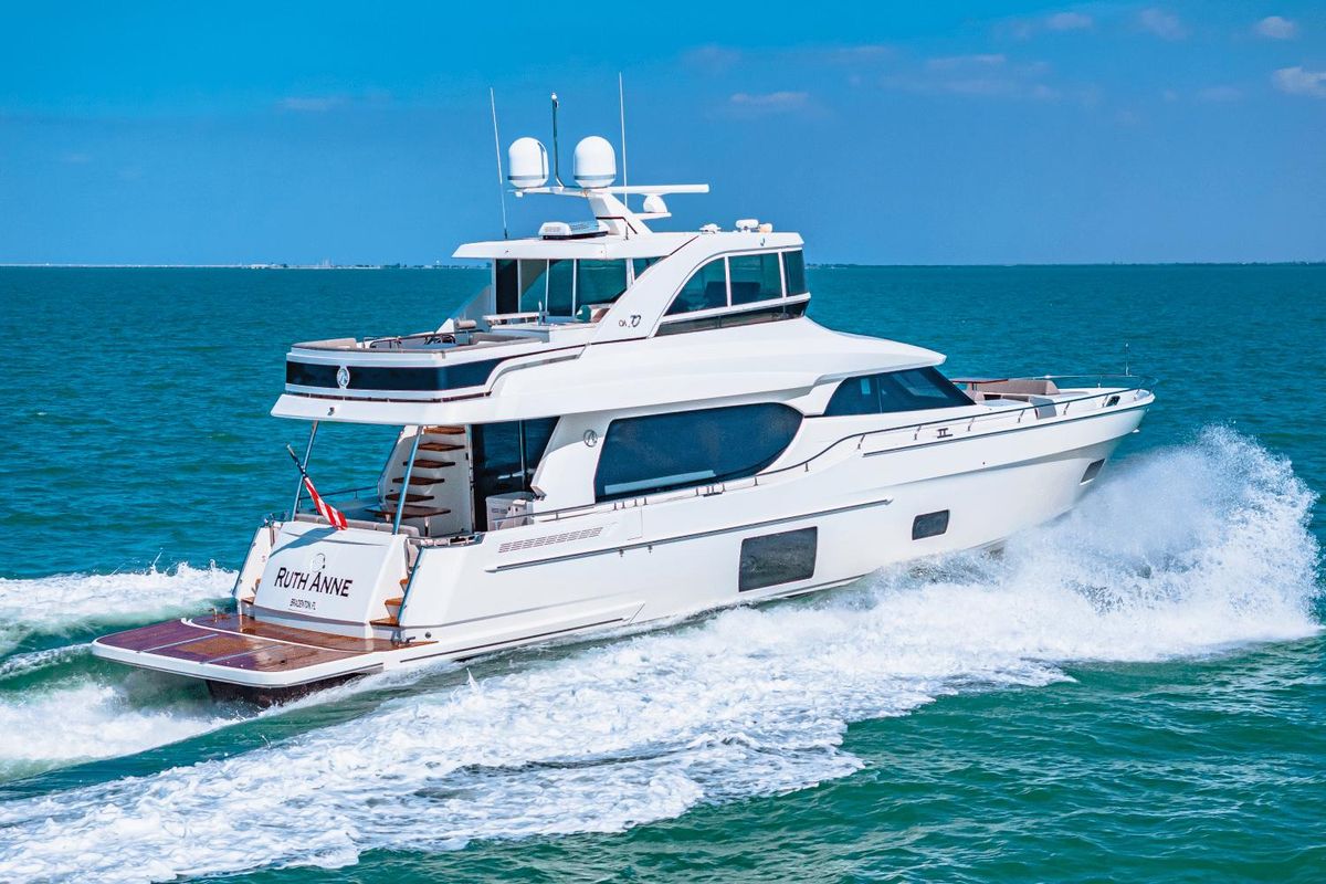 2018 Ocean Alexander 71 