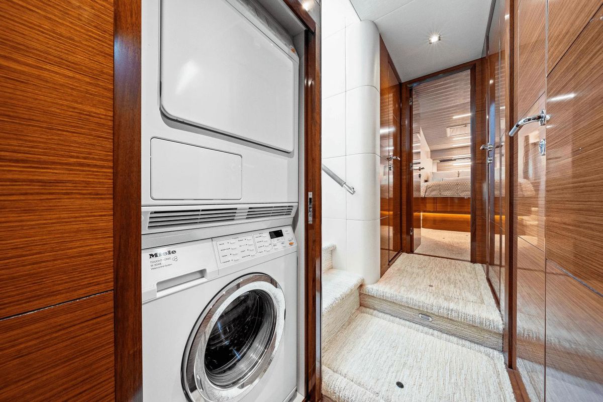 2018 Ocean Alexander 71 