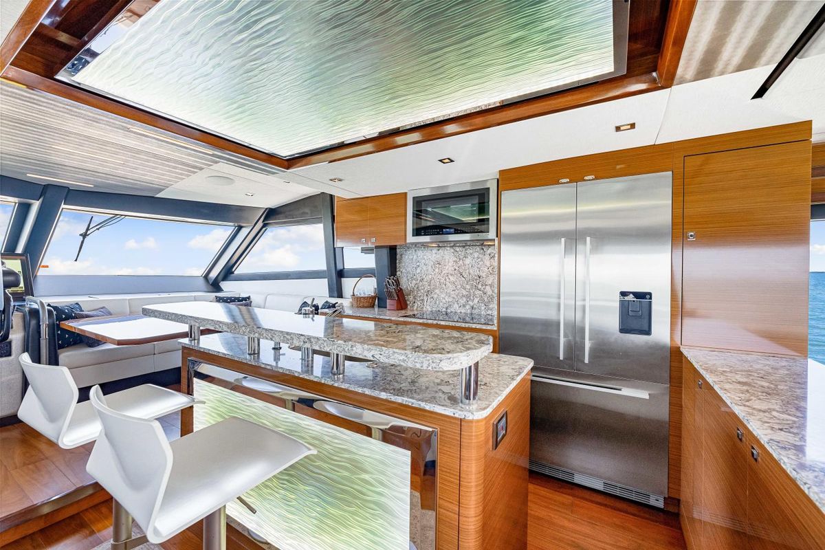 2018 Ocean Alexander 71 
