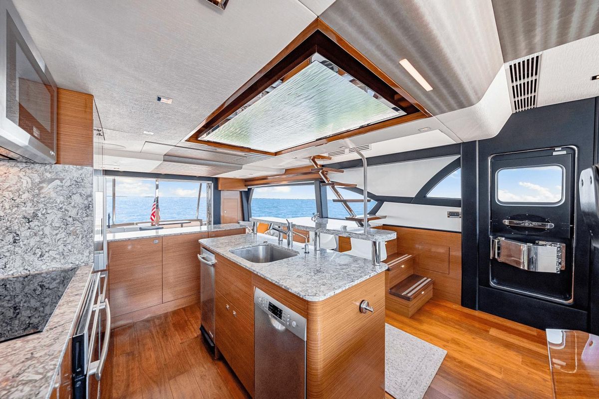 2018 Ocean Alexander 71 