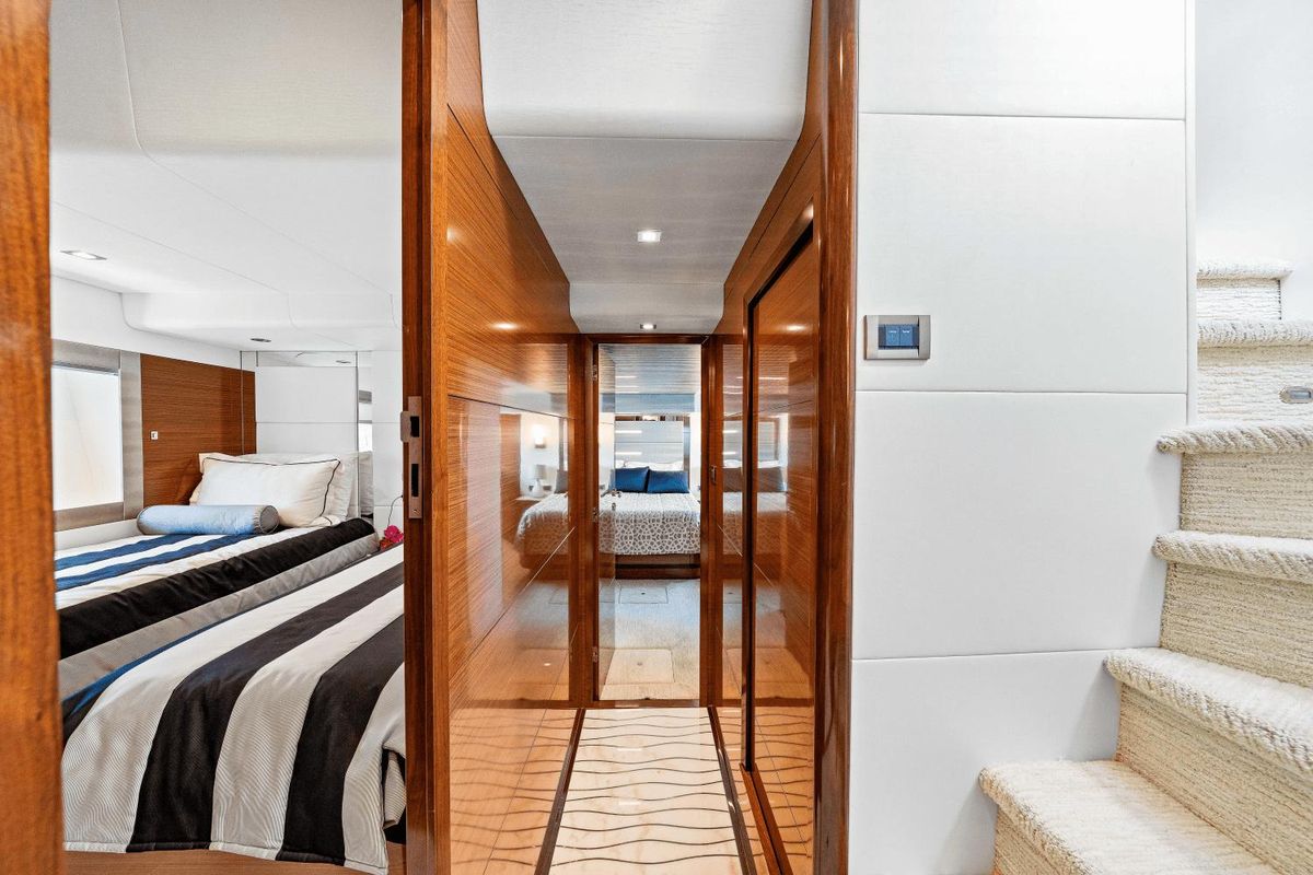 2018 Ocean Alexander 71 