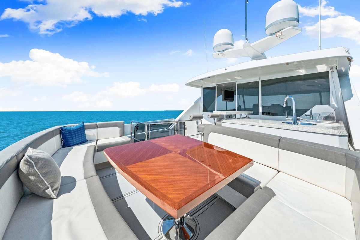 2018 Ocean Alexander 71 