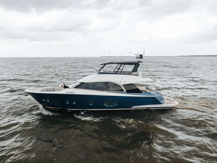 65 Fly Yacht Photos Pics 