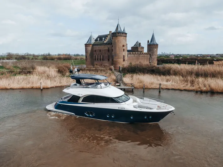 65 Fly Yacht Photos Pics 