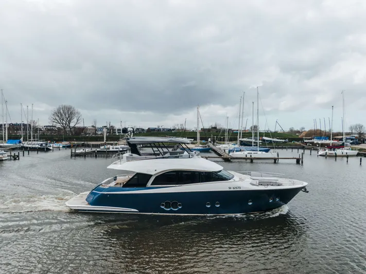 65 Fly Yacht Photos Pics 