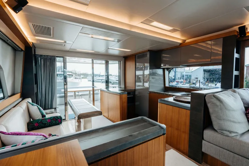 65 Fly Yacht Photos Pics 