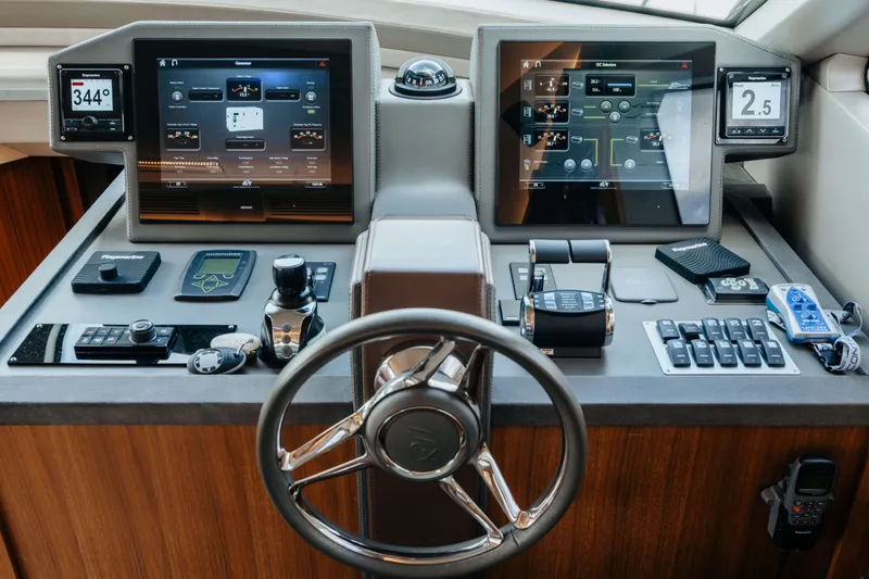 65 Fly Yacht Photos Pics 