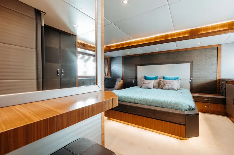 65 Fly Yacht Photos Pics 