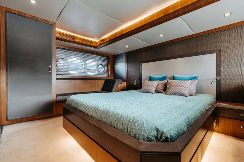 65 Fly Yacht Photos Pics 