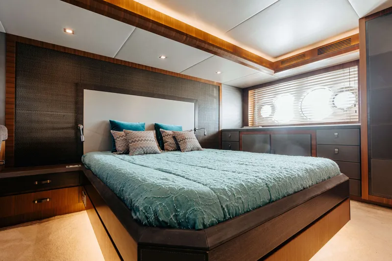 65 Fly Yacht Photos Pics 