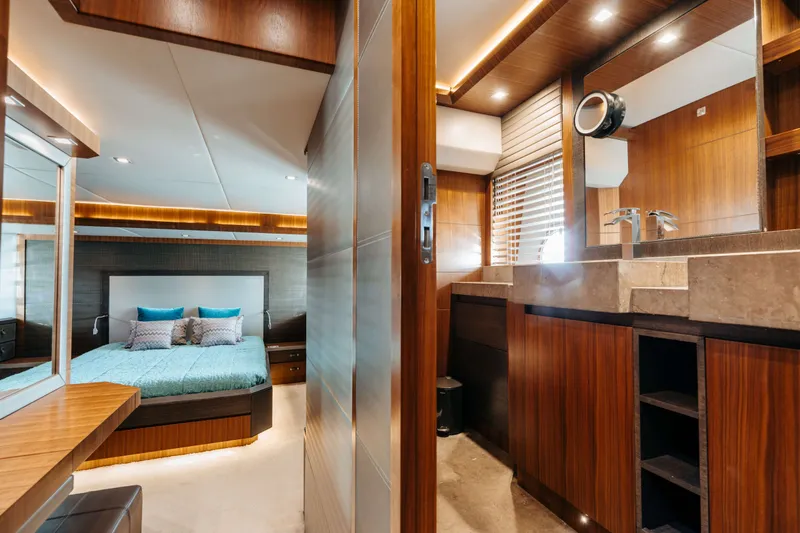 65 Fly Yacht Photos Pics 