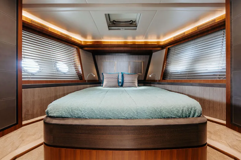 65 Fly Yacht Photos Pics 