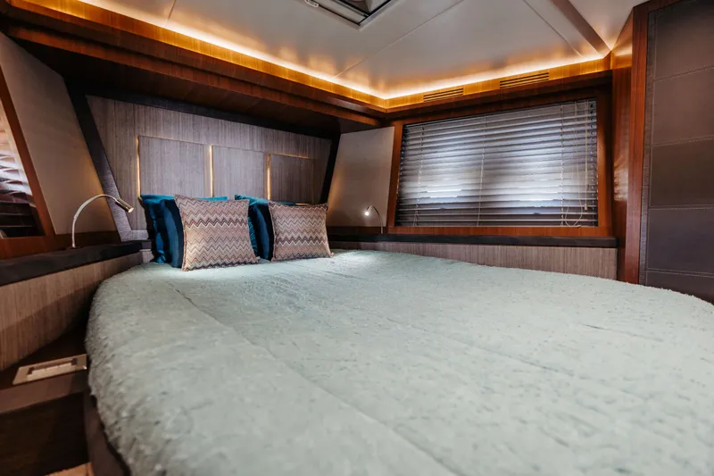 65 Fly Yacht Photos Pics 