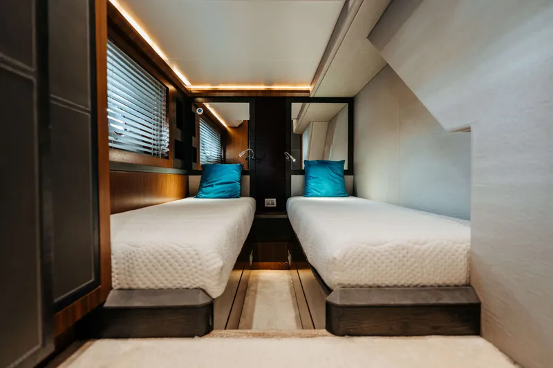 65 Fly Yacht Photos Pics 