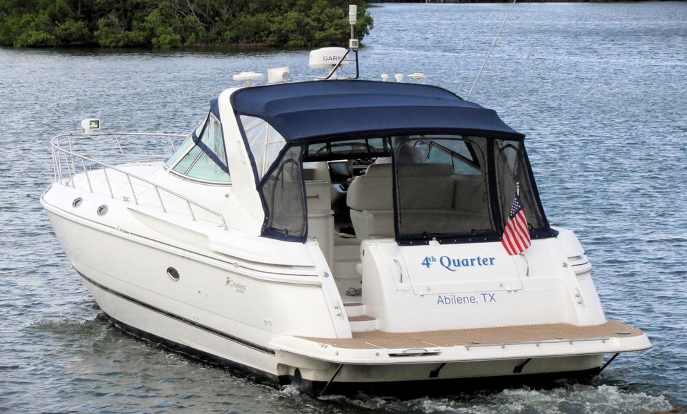 2001 Cruisers Yachts 4270 Express