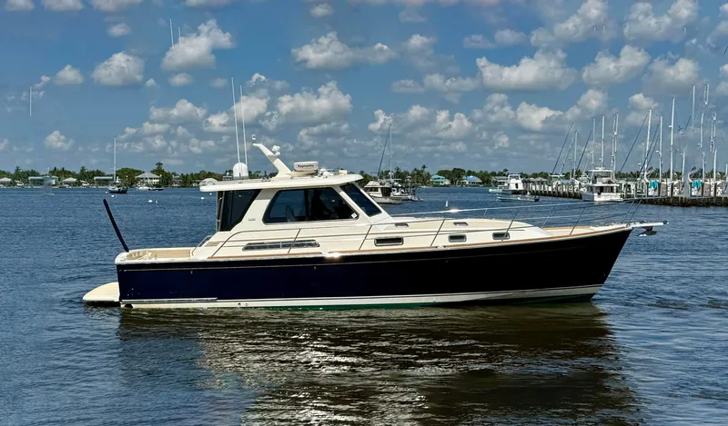 Moondance Yacht Photos Pics 