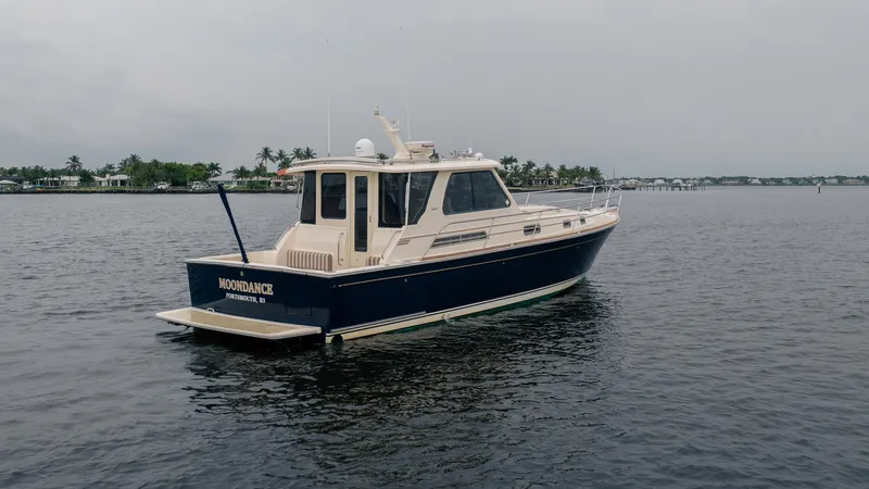 Moondance Yacht Photos Pics 