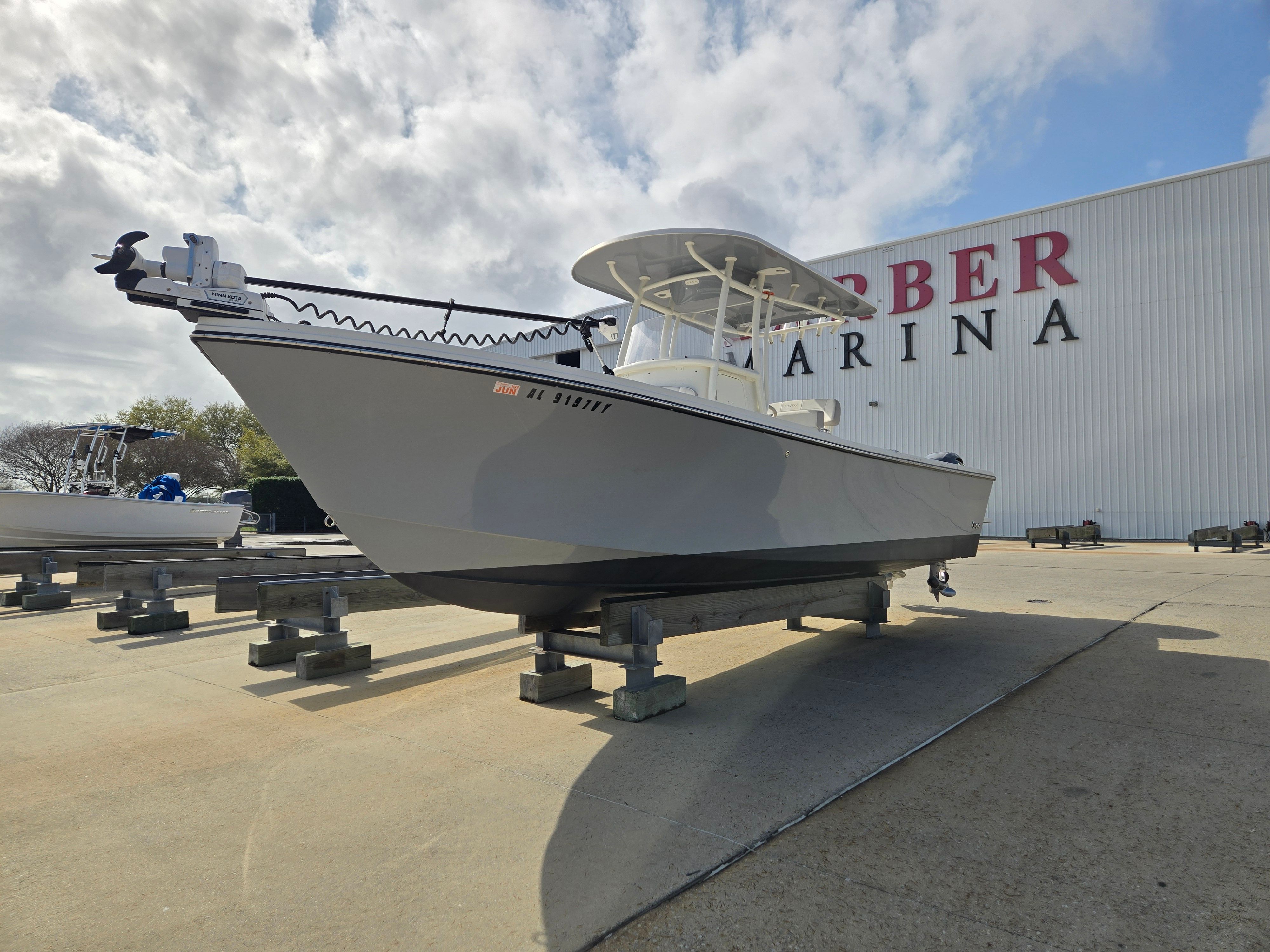 Parker 2500 Special Edition 2021 boat docked at marina.