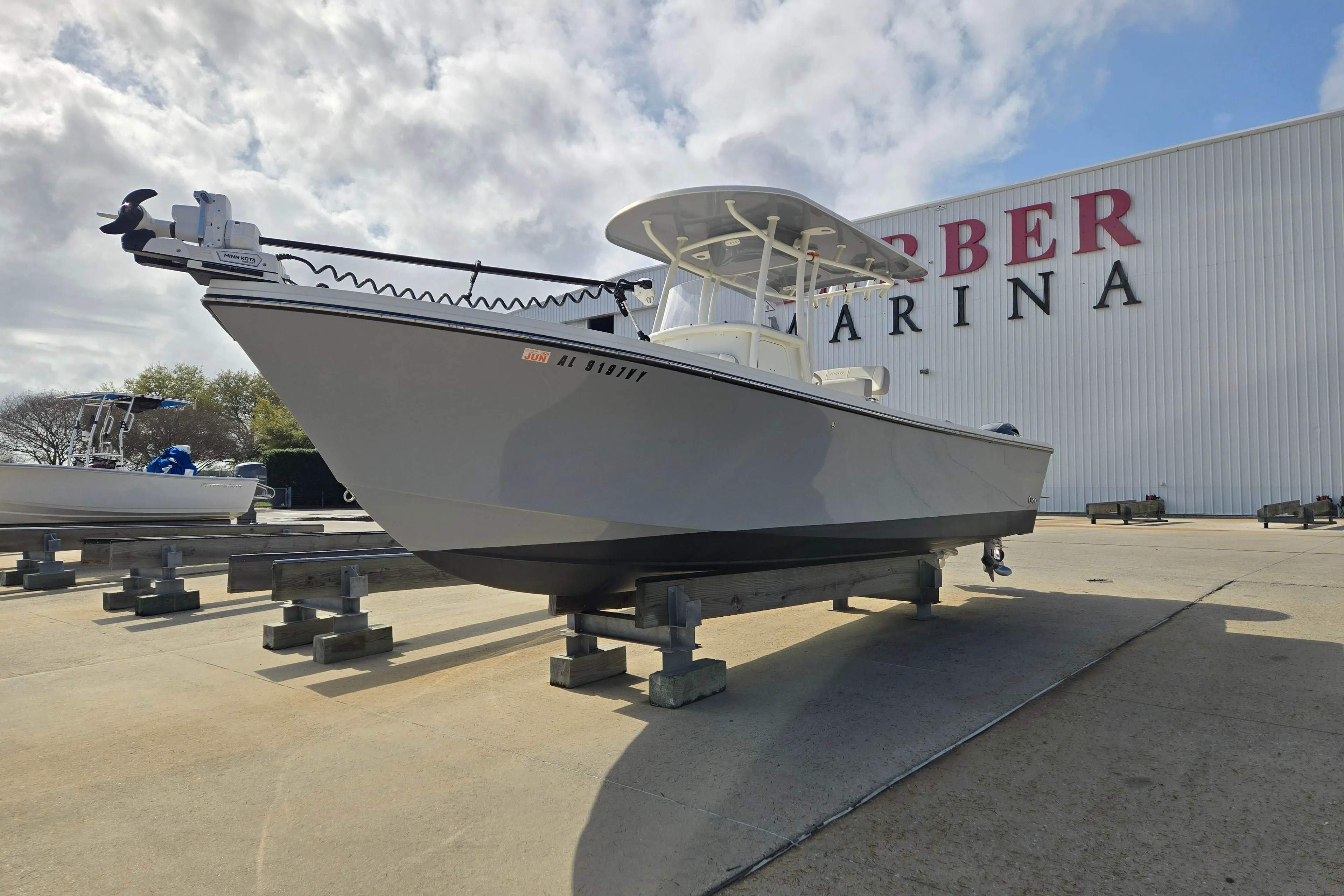 Parker 2500 Special Edition 2021 boat docked at marina.