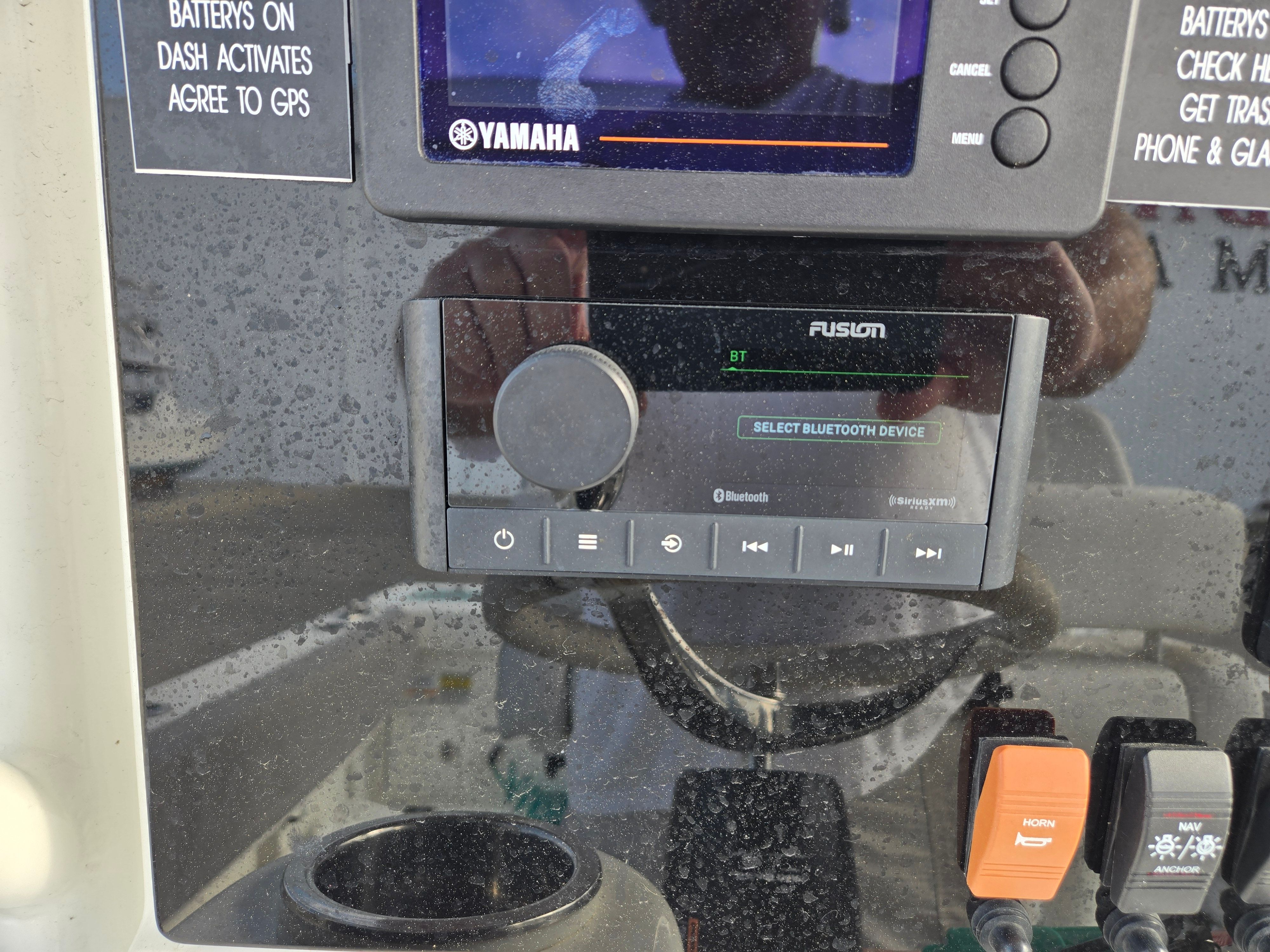 Yamaha and Fusion controls on Parker 2500 Special Edition 2021.