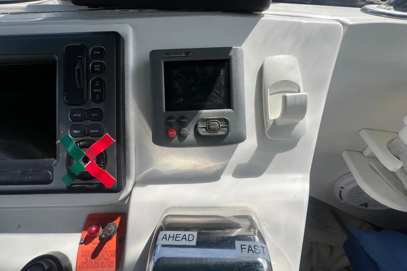 Beryl W Yacht Photos Pics 2001 Mainship 390 Trawler dashboard with navigation controls and speed settings.