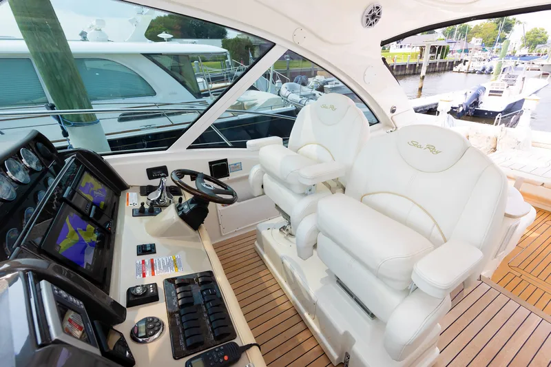 Patriot Yacht Photos Pics Helm Looking Starboard