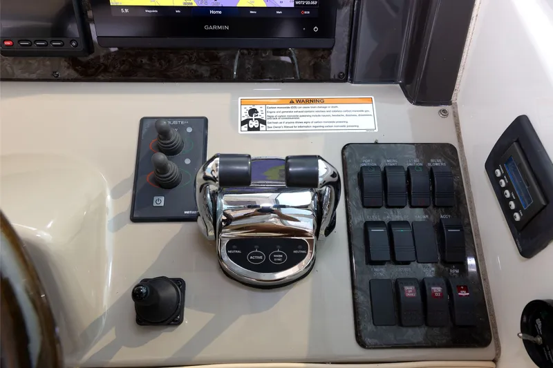 Patriot Yacht Photos Pics Helm Controls/Thrusters