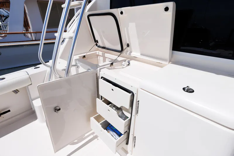 Recovery Room Yacht Photos Pics 